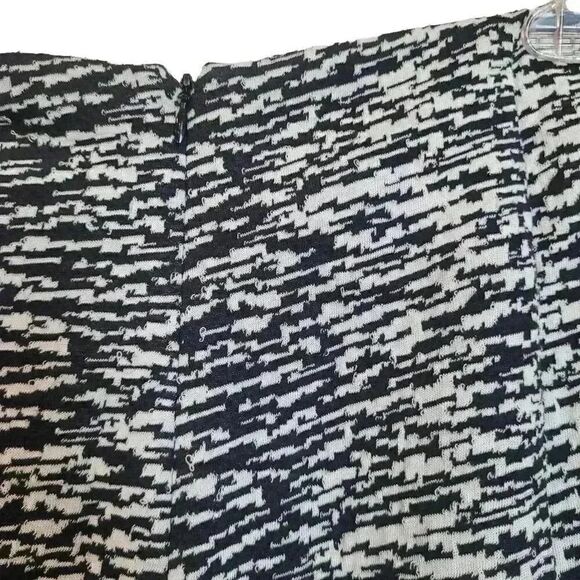 Aqua Women's Black & White Poly/Spandex Abstract Knit Flared Skirt - Picture 7 of 8